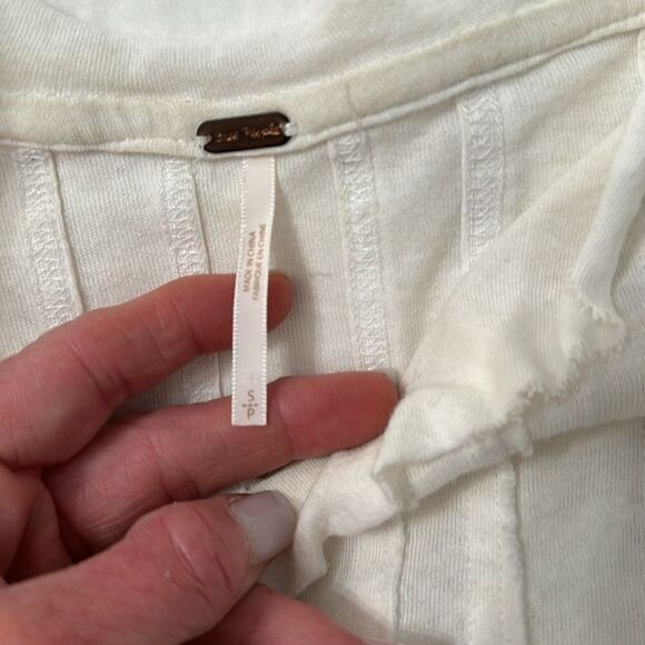 Romantic Free People Blousan Top with flutter neck and puff sleeves size small - Picture 11 of 15